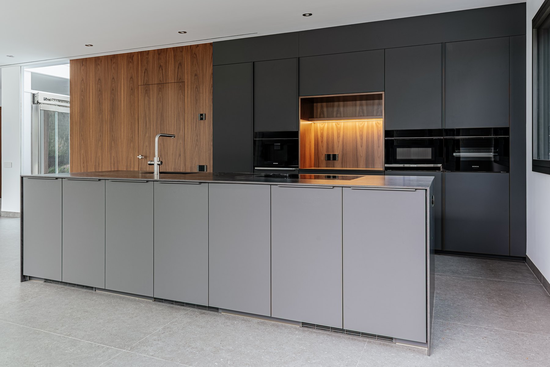 Ascale Etna Black — ภาพจากผู้ผลิต 4