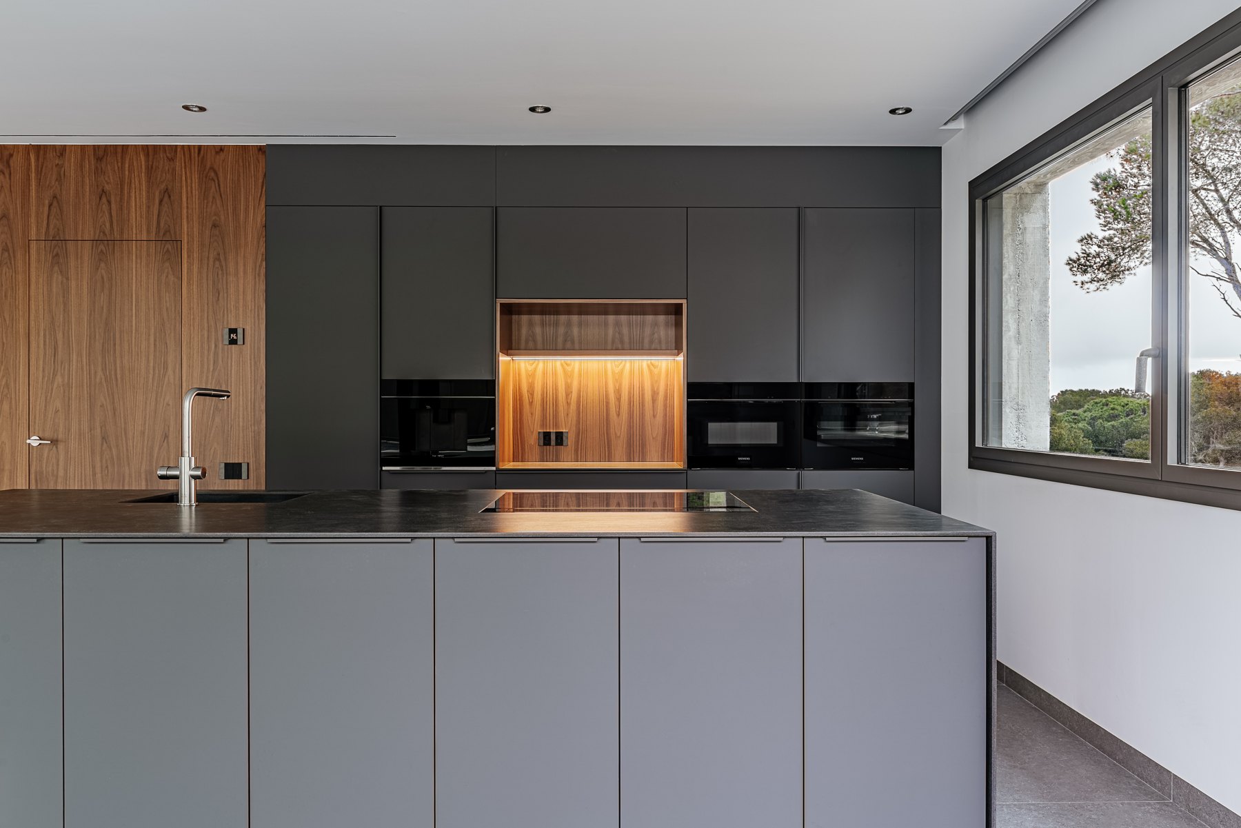 Ascale Etna Black — ภาพจากผู้ผลิต 5