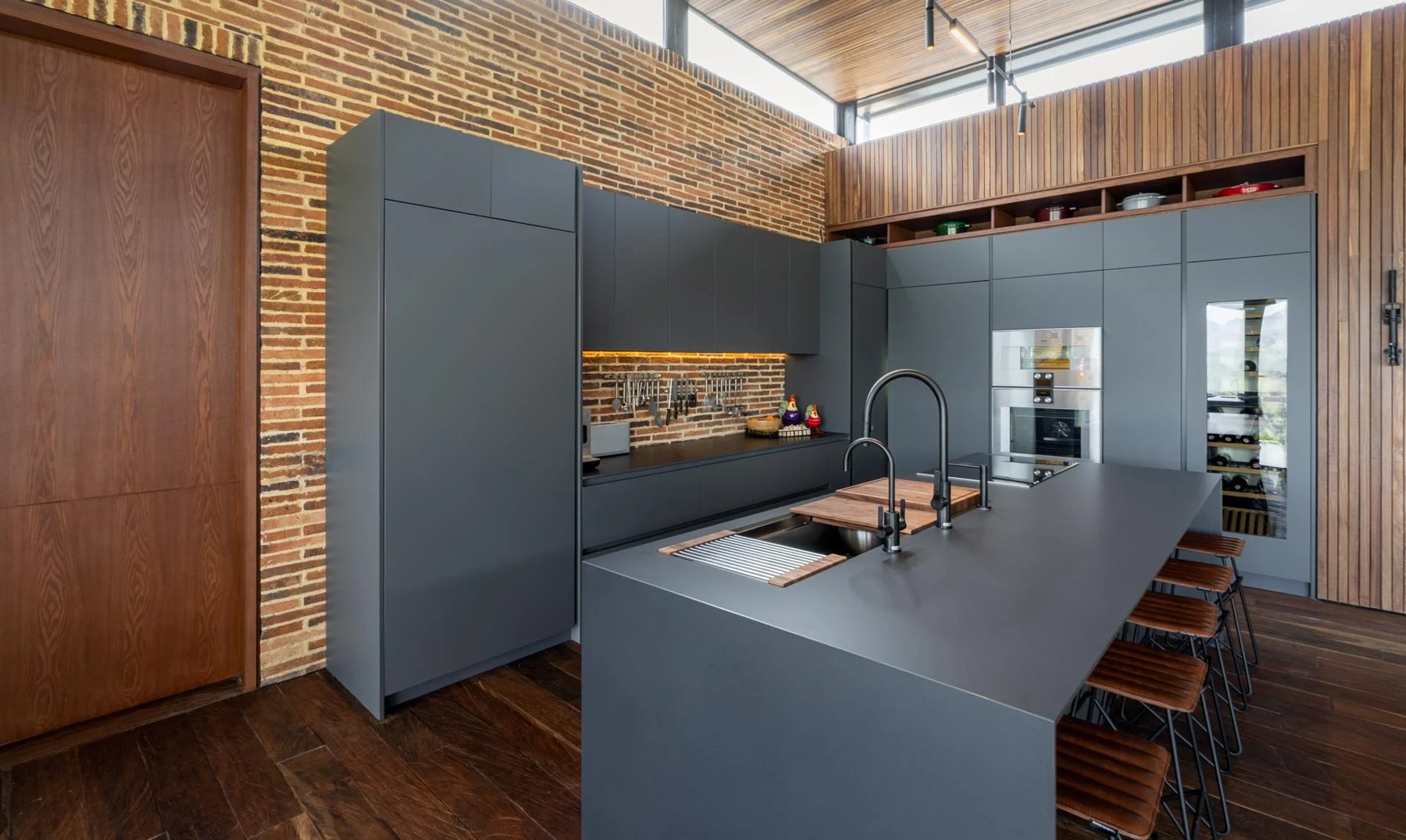 Ascale Grum Black — ภาพจากผู้ผลิต 5