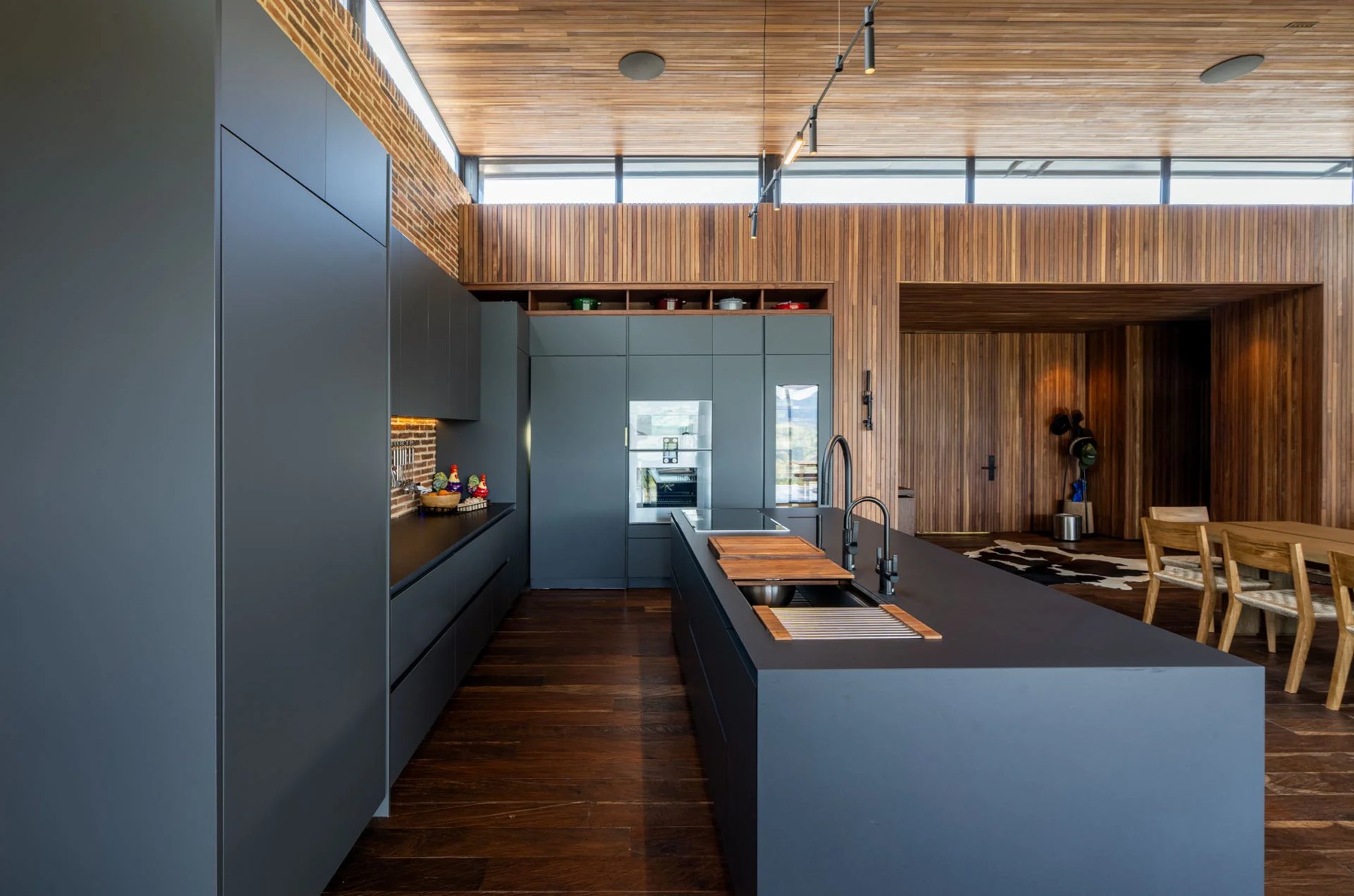 Ascale Grum Black — ภาพจากผู้ผลิต 6