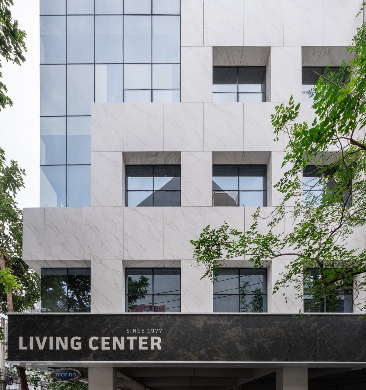 ทางเข้าอาคาร Living Center สุขุมวิท ซอย 1